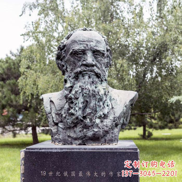南京19世纪俄国最伟大的作家列夫·尼古拉耶维奇·托尔斯泰雕像