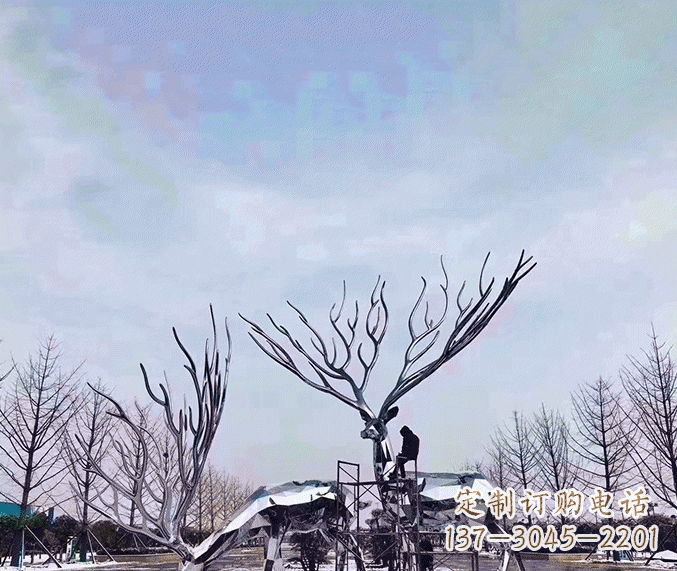 南京大型鹿群不锈钢雕塑
