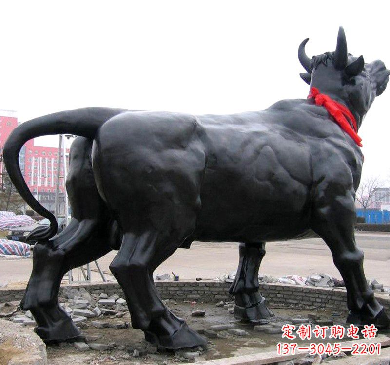 南京昂头的铜雕水牛