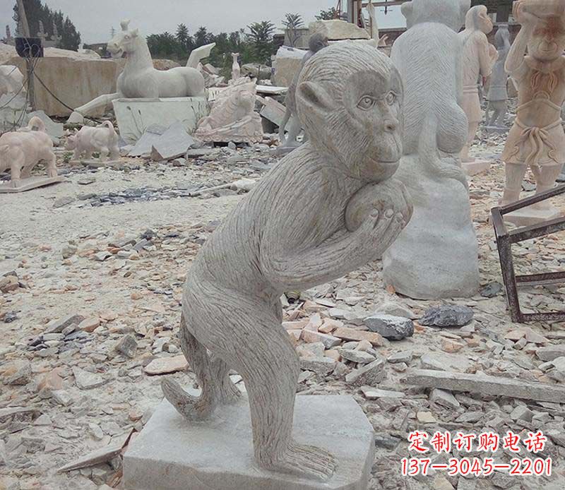 南京抱桃子的猴子大理石雕塑