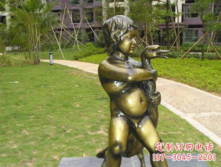 南京新颖童真男孩城市玻璃钢仿铜景观雕塑