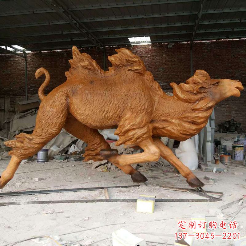 南京奔跑的骆驼仿真雕塑