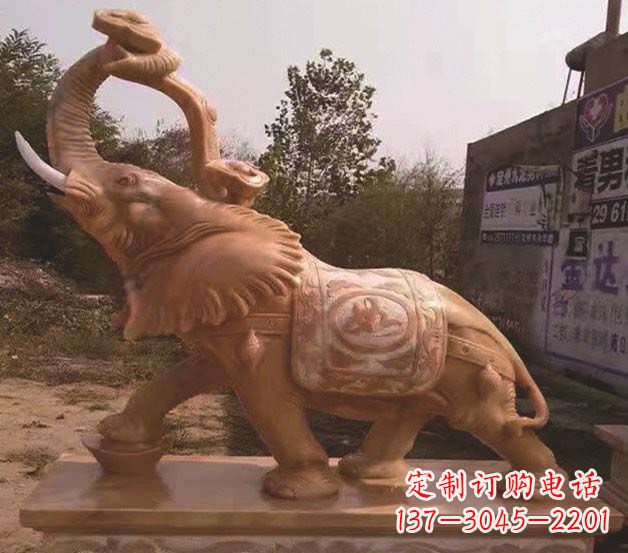 南京鼻卷如意的大象石雕