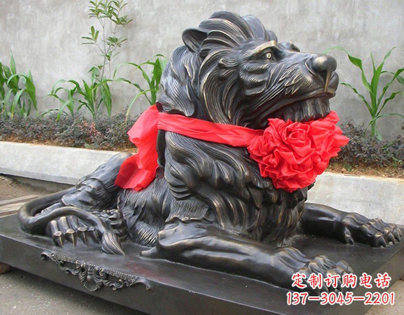南京宾馆门口的铜狮子