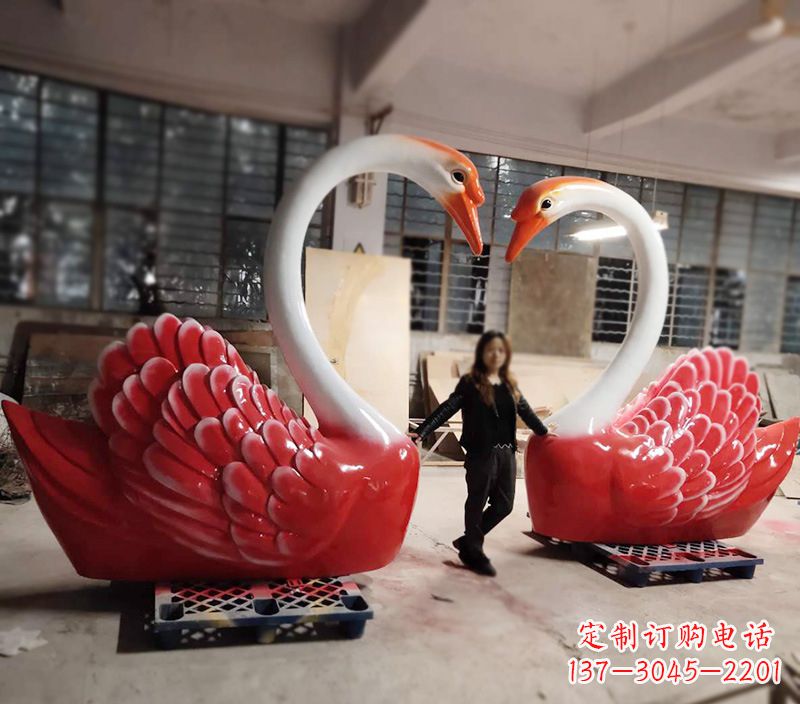 南京天鹅玻璃钢爱心婚礼景观摆件