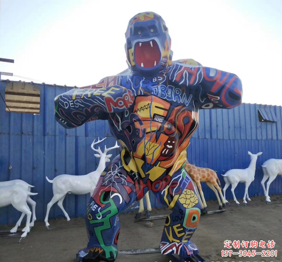 南京玻璃钢彩绘大猩猩雕塑