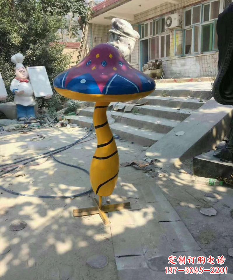 南京玻璃钢彩绘蘑菇雕塑