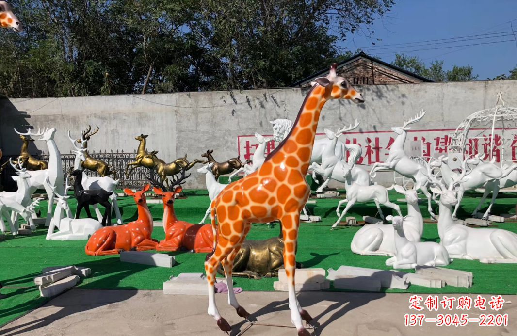 南京玻璃钢彩绘长颈鹿雕塑高端园林装饰