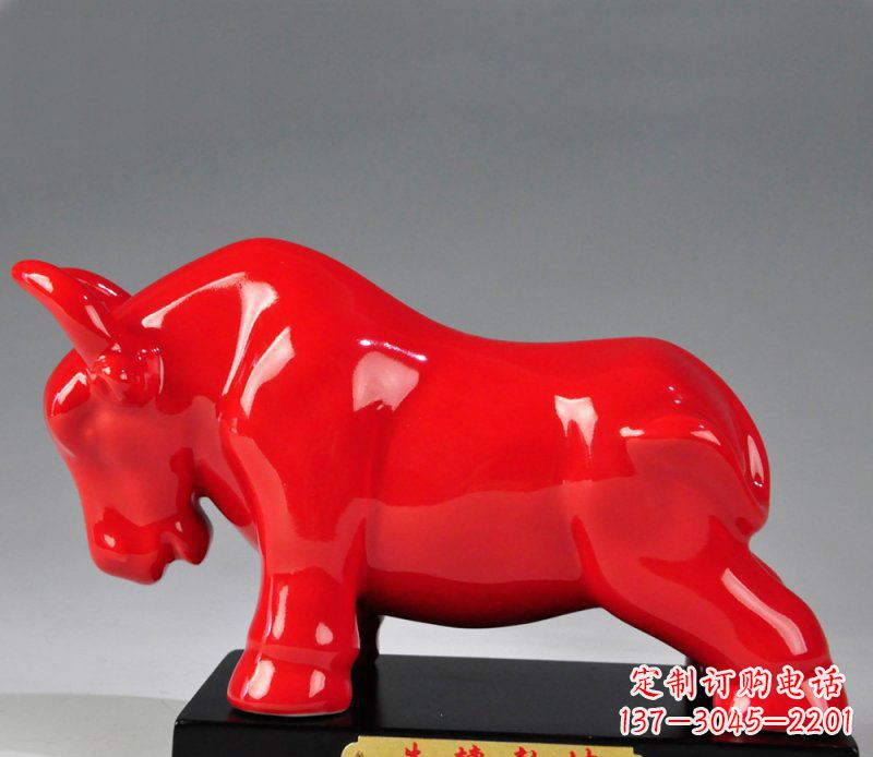 南京玻璃钢彩色牛转乾坤雕塑