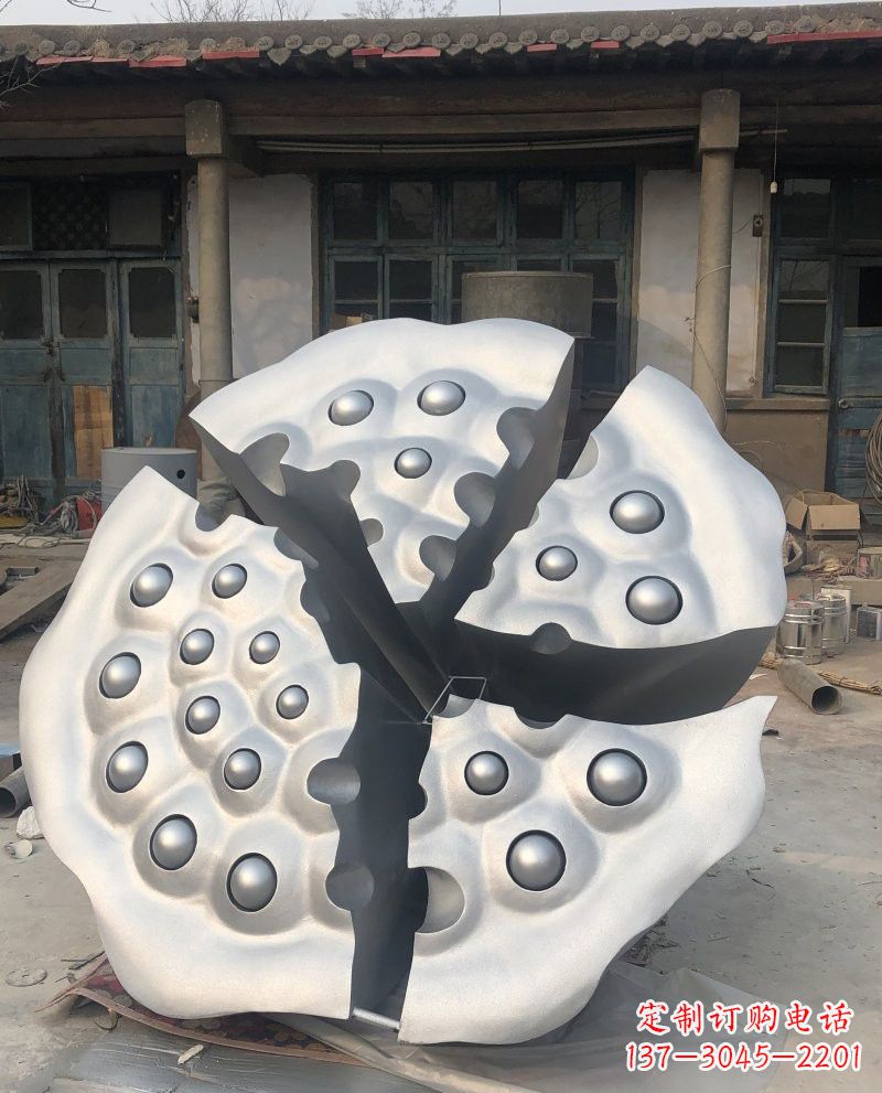 南京玻璃钢莲蓬雕塑美丽的象征