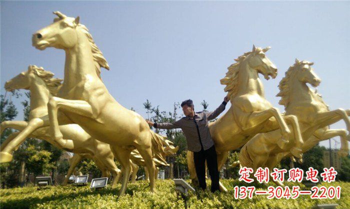 南京高雅而古典的玻璃钢马雕塑