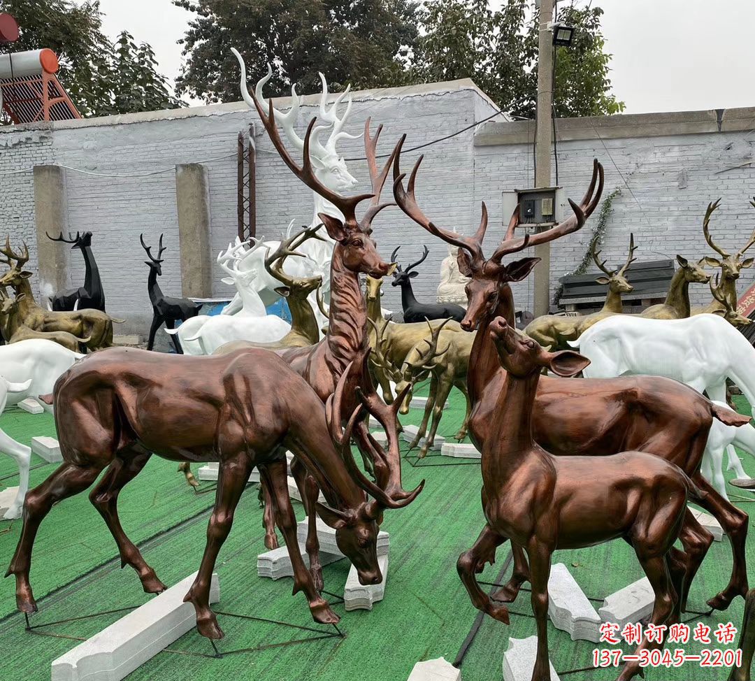 南京玻璃钢仿铜群鹿雕塑——精美动物雕塑装点公园