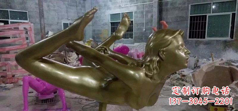 南京玻璃钢仿铜雕刻的女人雕塑
