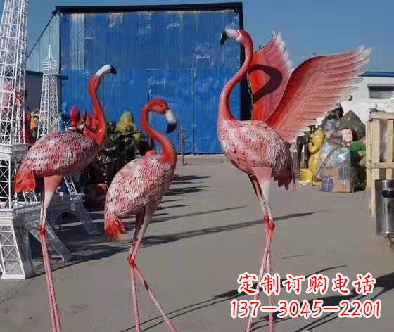 南京火烈鸟雕塑以玻璃钢创造精美的景观雕塑