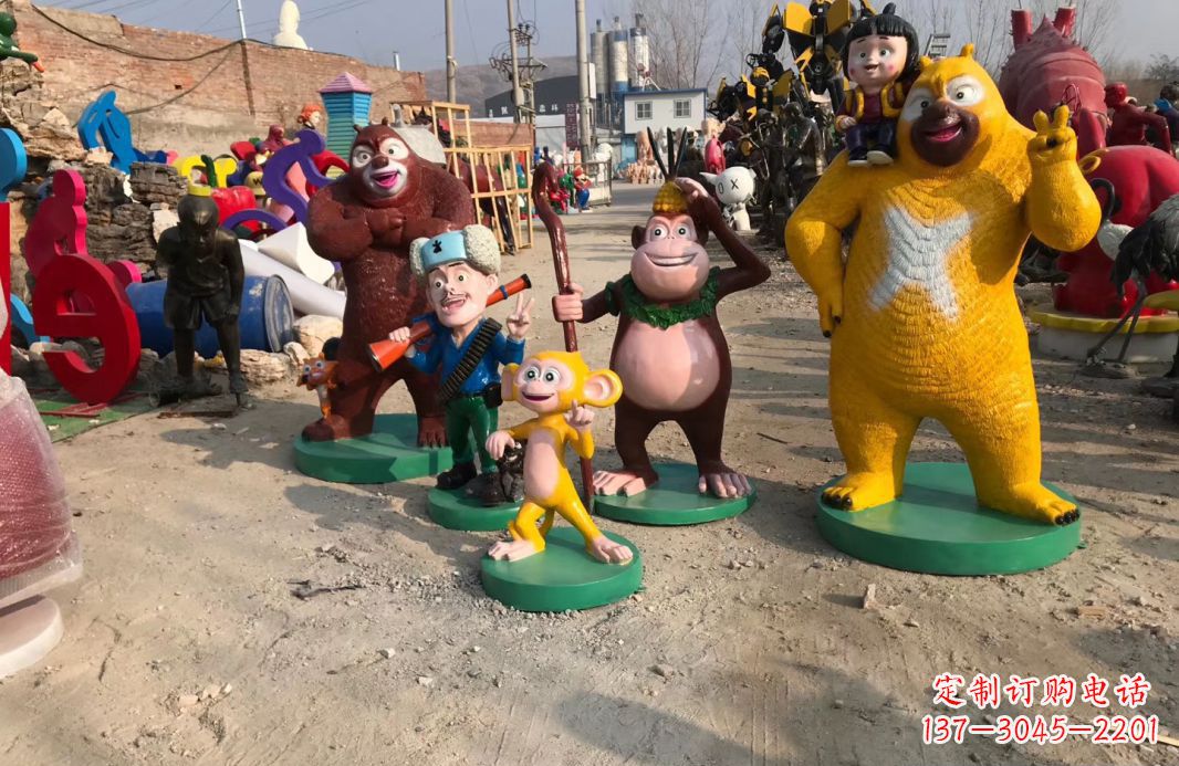 南京玻璃钢仿真熊二雕塑一种可爱的艺术品