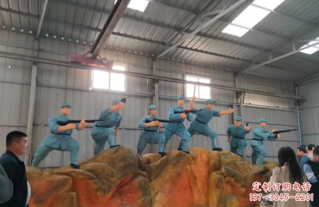 南京玻璃钢仿真抗战英雄人物雕塑广场景观雕塑