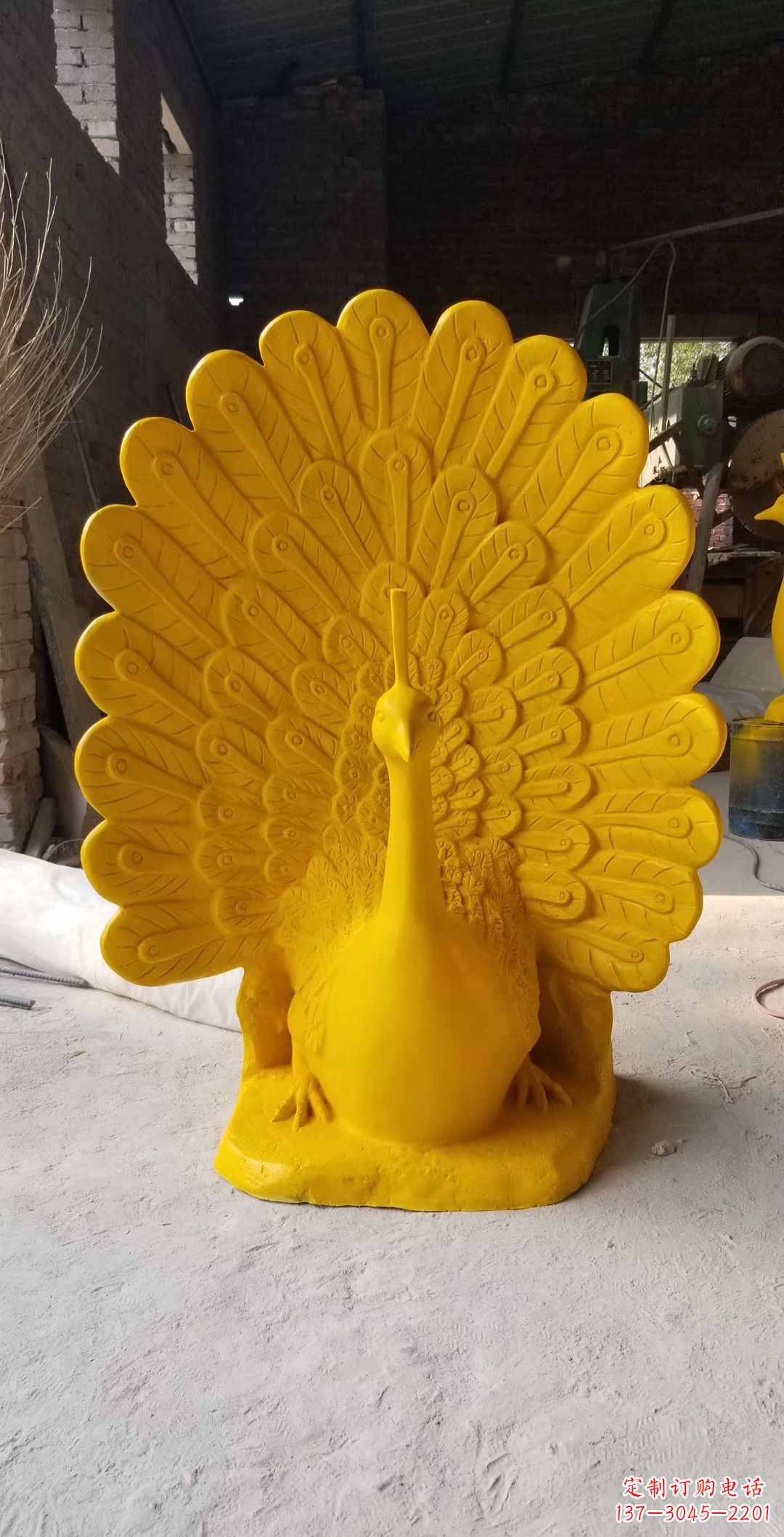 南京玻璃钢制作的孔雀雕塑