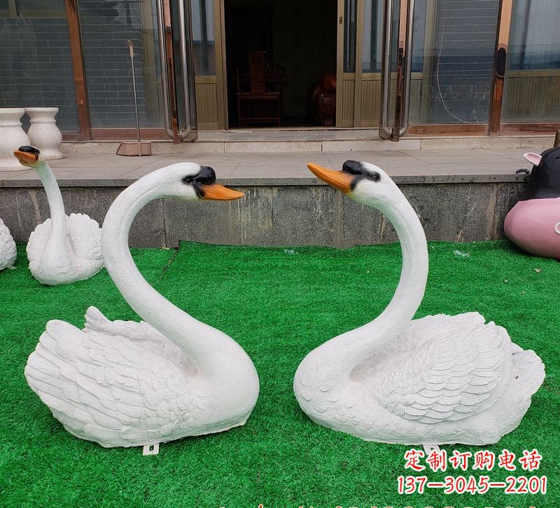 南京玻璃钢制作的精美天鹅雕塑