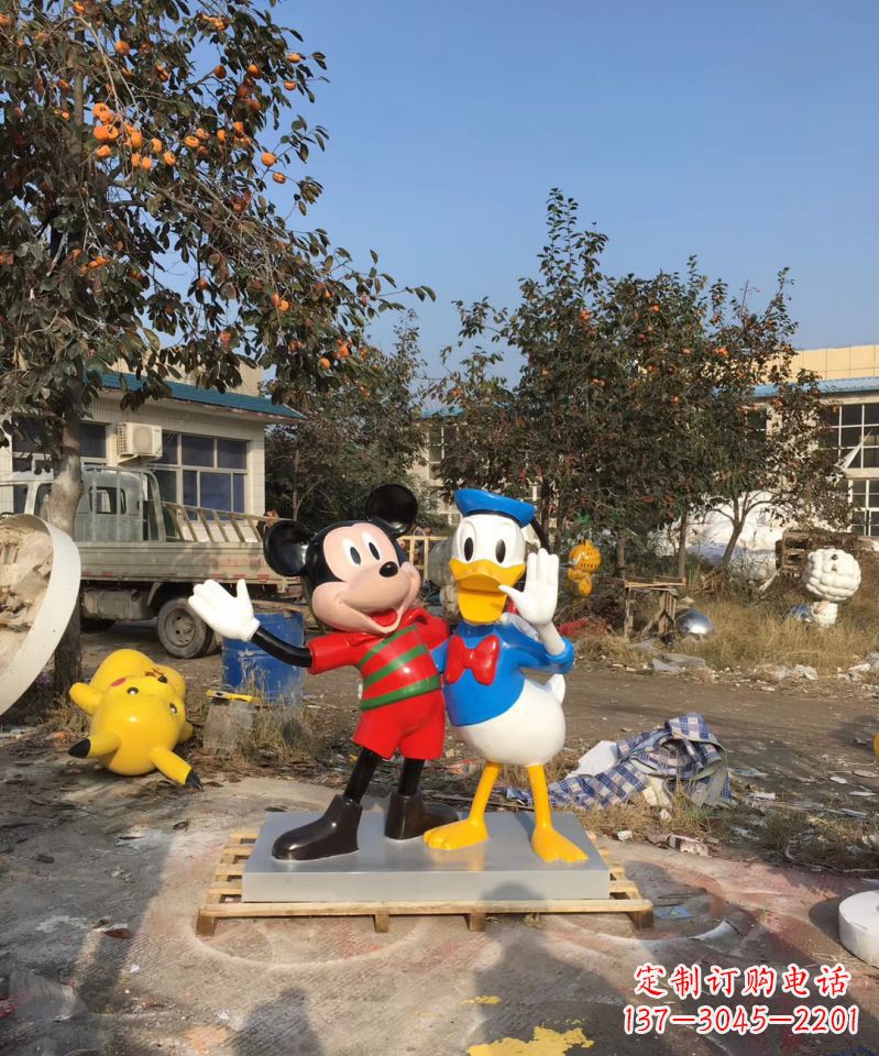 南京玻璃钢卡通唐老鸭和米老鼠雕塑公园卡通雕塑