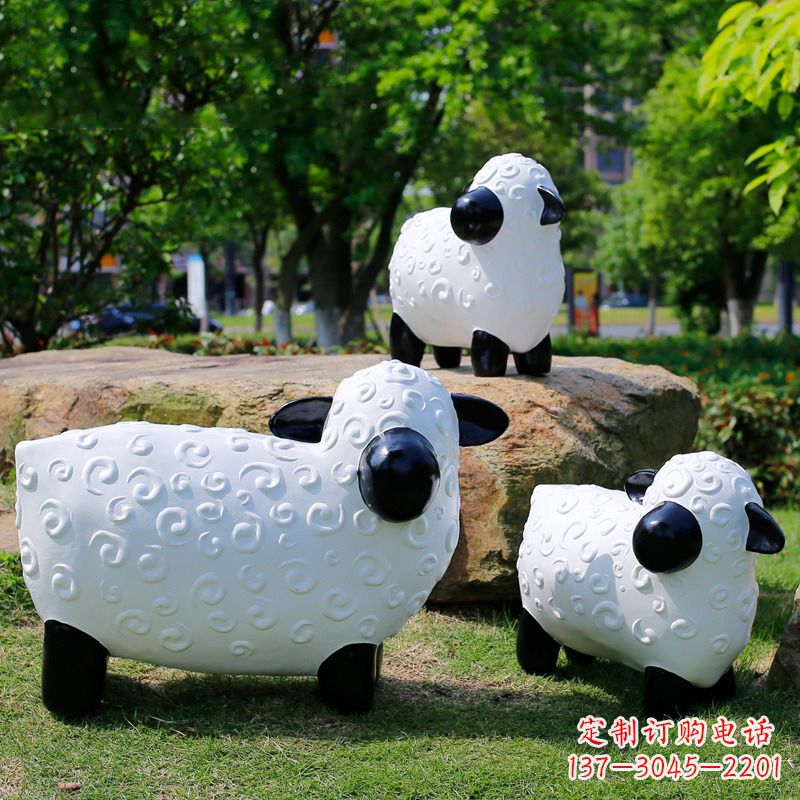 南京玻璃钢卡通动物雕塑,增添公园草坪韵味