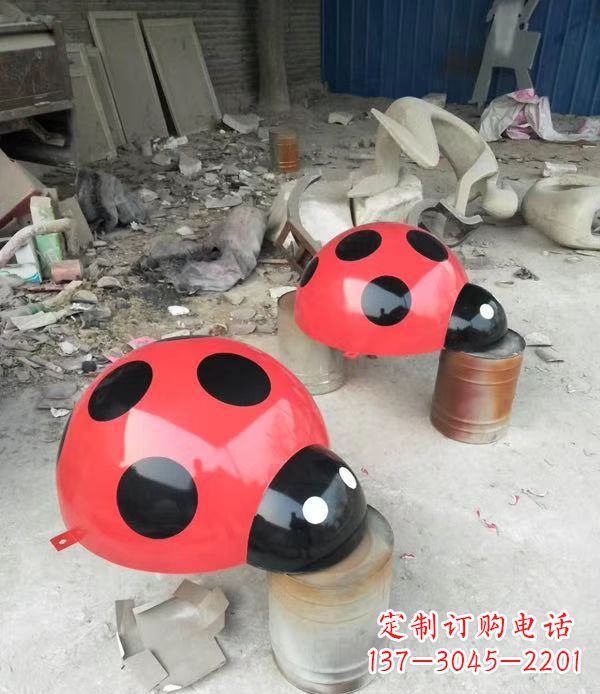 南京玻璃钢制瓢虫雕塑绚丽多彩的公园景观摆件