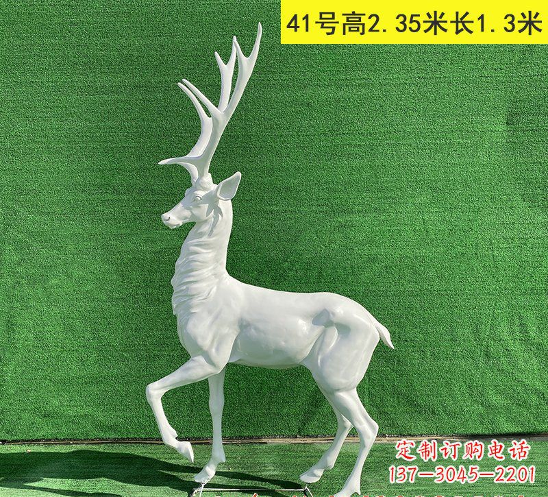 南京玻璃钢驯鹿雕塑优雅而又美丽