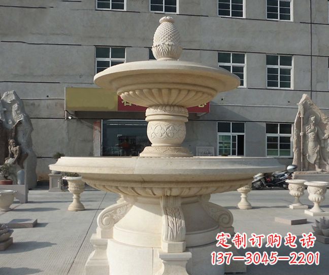 南京菠萝雕塑点缀小区景观的精美艺术品