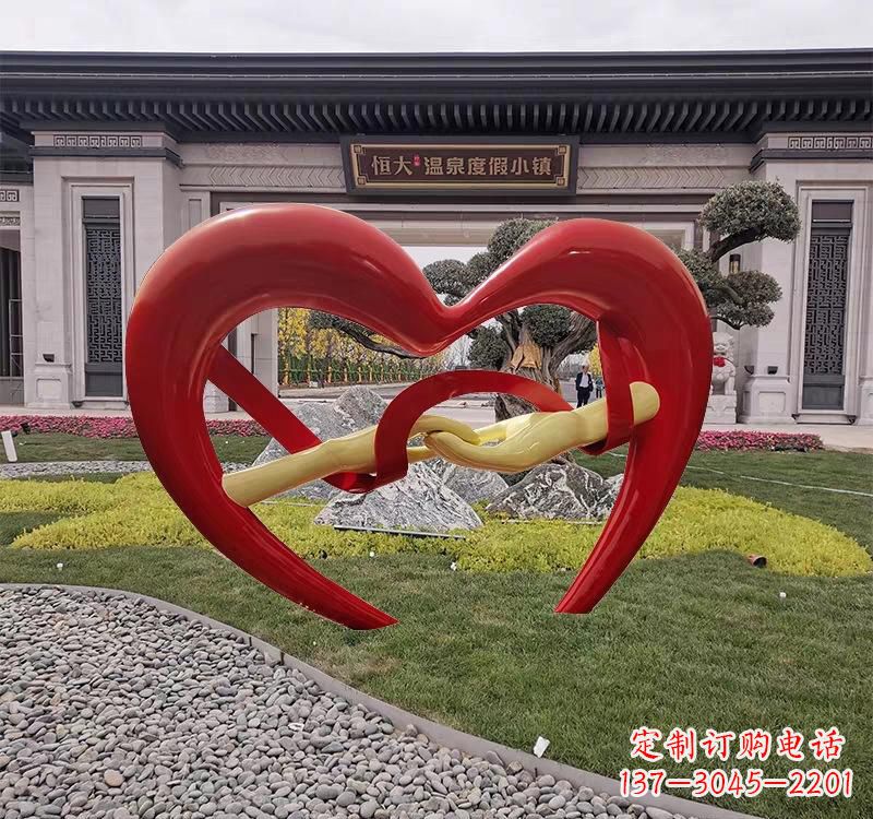 南京不锈钢爱心字母雕塑——传递爱的艺术美学