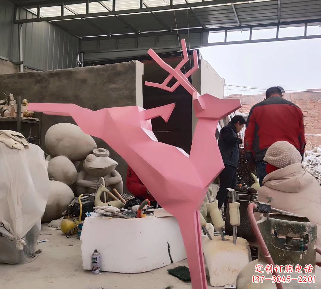 南京不锈钢彩绘小鹿雕塑艺术与美感的完美结合