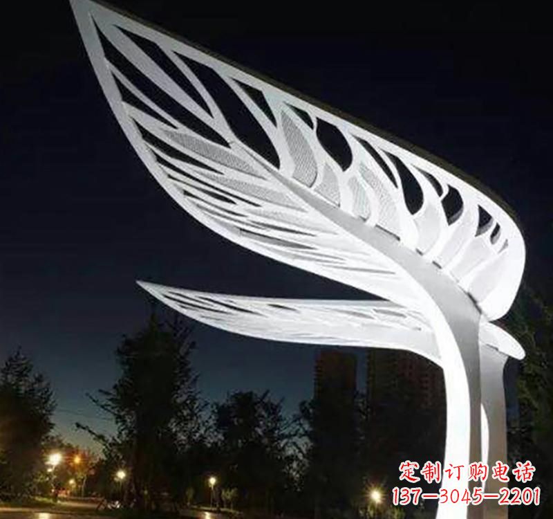 南京不锈钢树叶雕塑点缀城市景观