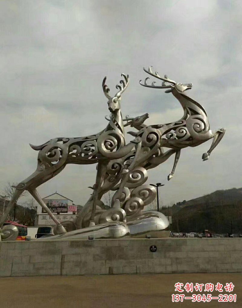 南京不锈钢梅花鹿雕塑——祥云浮雕的精美绝伦