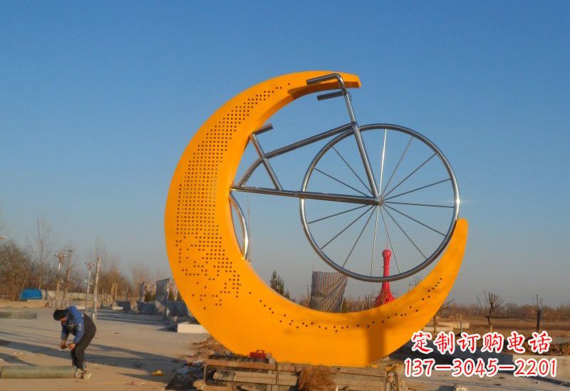 南京不锈钢城市月亮自行车雕塑高雅而古典的艺术品