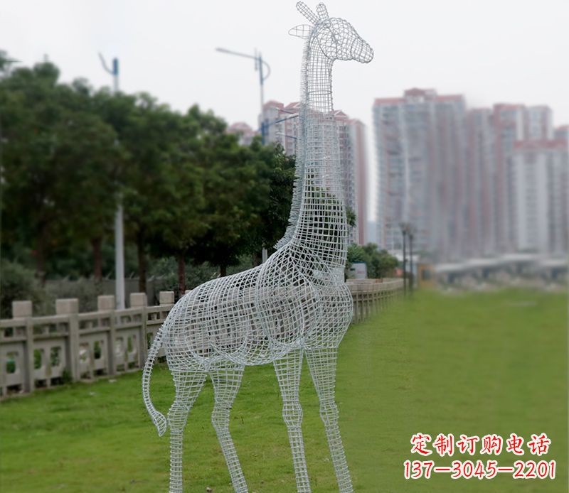 南京不锈钢城市的长颈鹿雕塑