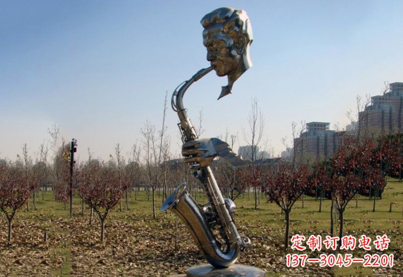 南京静谧而神秘的不锈钢萨克斯雕塑