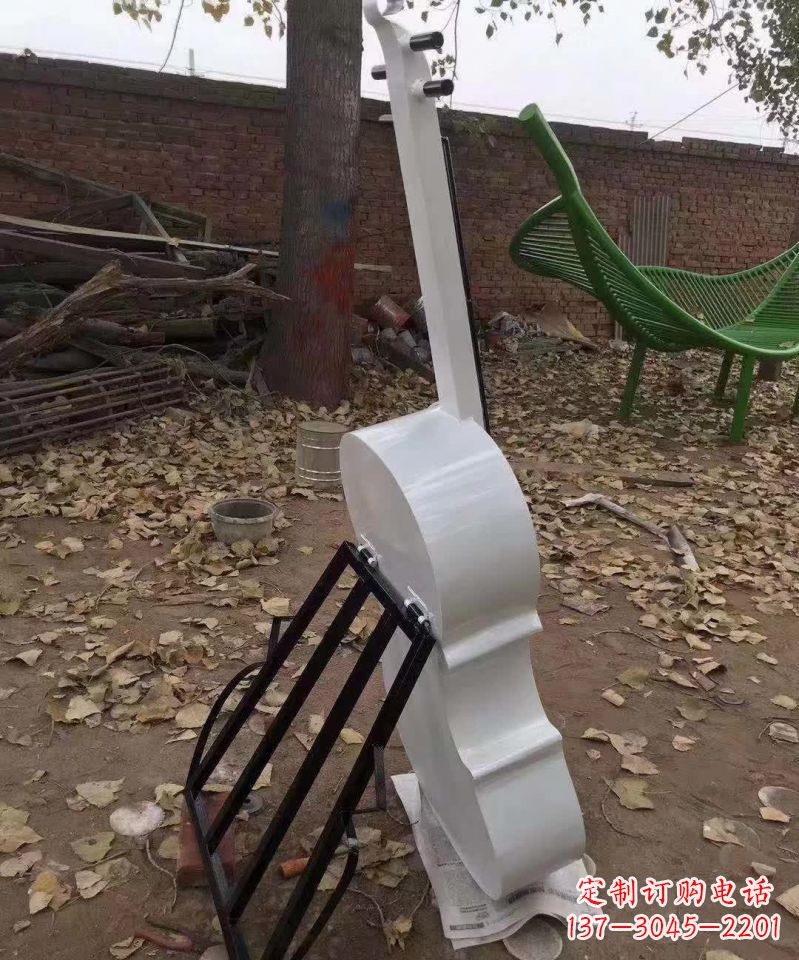 南京不锈钢大提琴雕塑——古典音乐的艺术表现