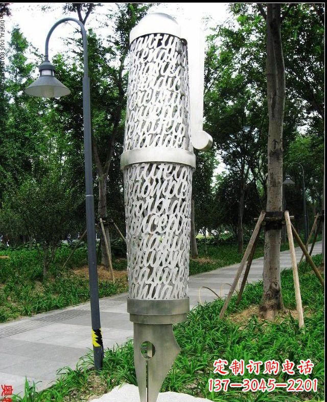 南京不锈钢钢笔雕塑艺术与科技的完美结合