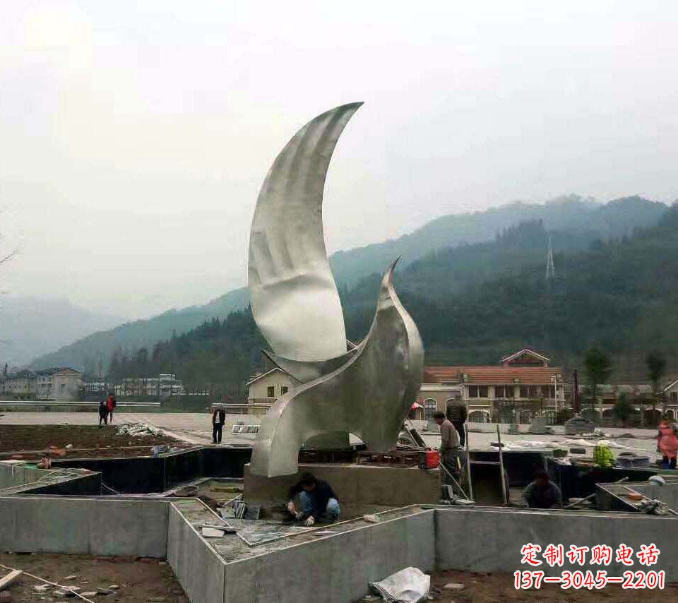 南京不锈钢鸽子雕塑——象征着和平与祥和