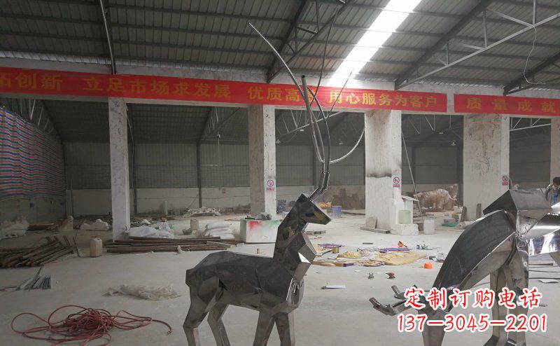 南京不锈钢麋鹿雕塑静谧美丽的自然之美
