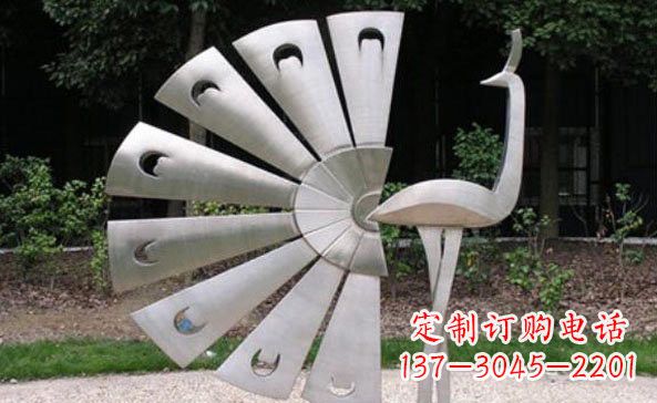 南京不锈钢孔雀雕塑美丽而持久