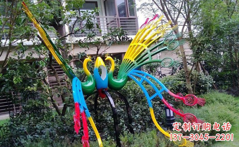 南京不锈钢孔雀雕塑——精美的艺术品