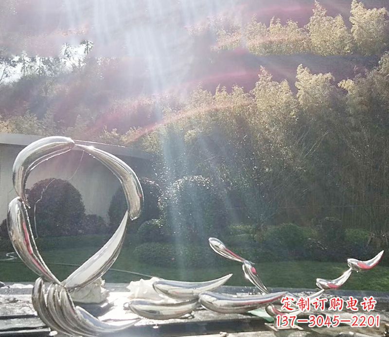 南京不锈钢鲤鱼雕塑——寓意美好的象征