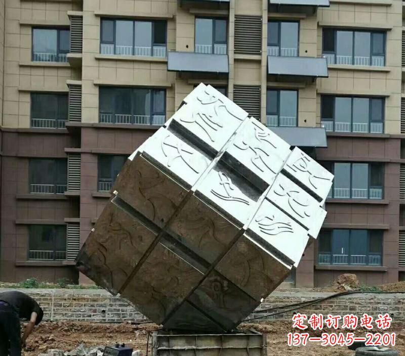 南京不锈钢魔方雕塑令人惊叹的精致艺术