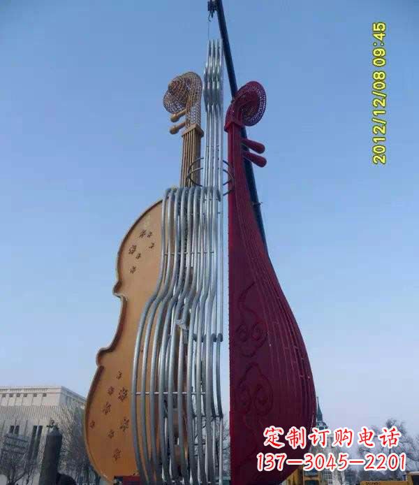 南京不锈钢琵琶雕塑演奏着灵魂之音