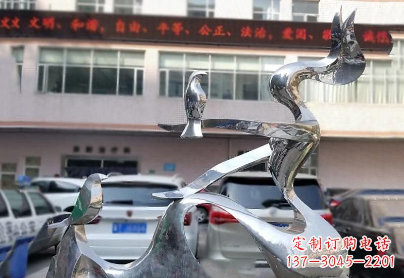 南京表达和平的不锈钢鸽子雕塑