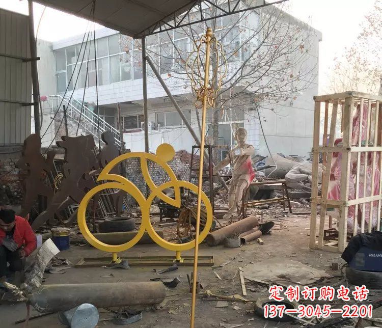 南京不锈钢抽象人物骑自行车雕塑 (2)