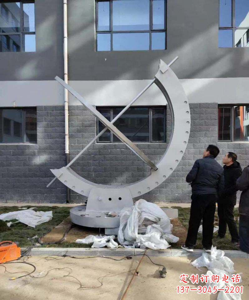 南京不锈钢日晷雕塑精致而优雅