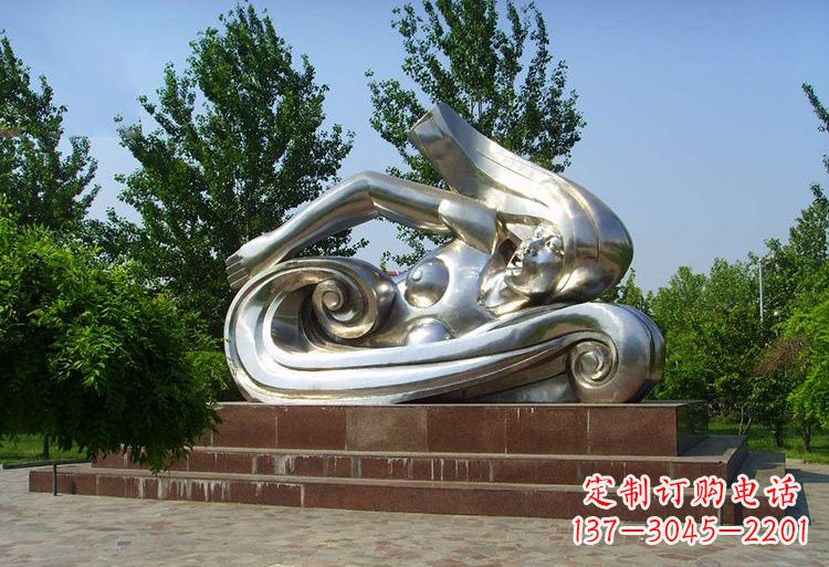 南京浪漫游泳不锈钢女孩雕塑