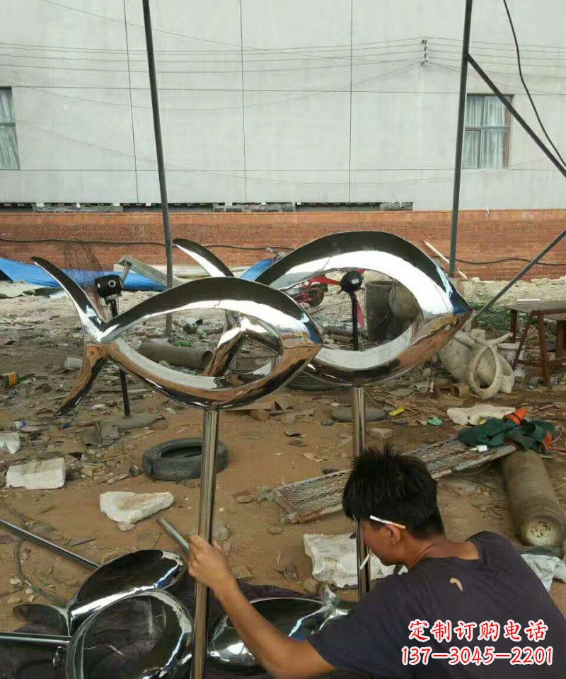 南京不锈钢抽象鱼动物雕塑 (2)