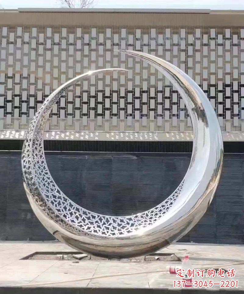 南京不锈钢月亮雕塑给美丽的夜晚添彩