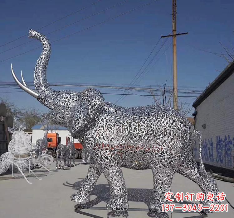 南京不锈钢大象雕塑象征力量与美丽
